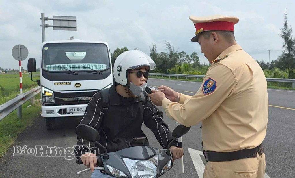 Công điện của UBND tỉnh về bảo đảm trật tự, an toàn giao thông phục vụ nhu cầu đi lại của Nhân dân dịp nghỉ lễ Giỗ tổ Hùng Vương, 30/4 - 01/5 năm 2026
