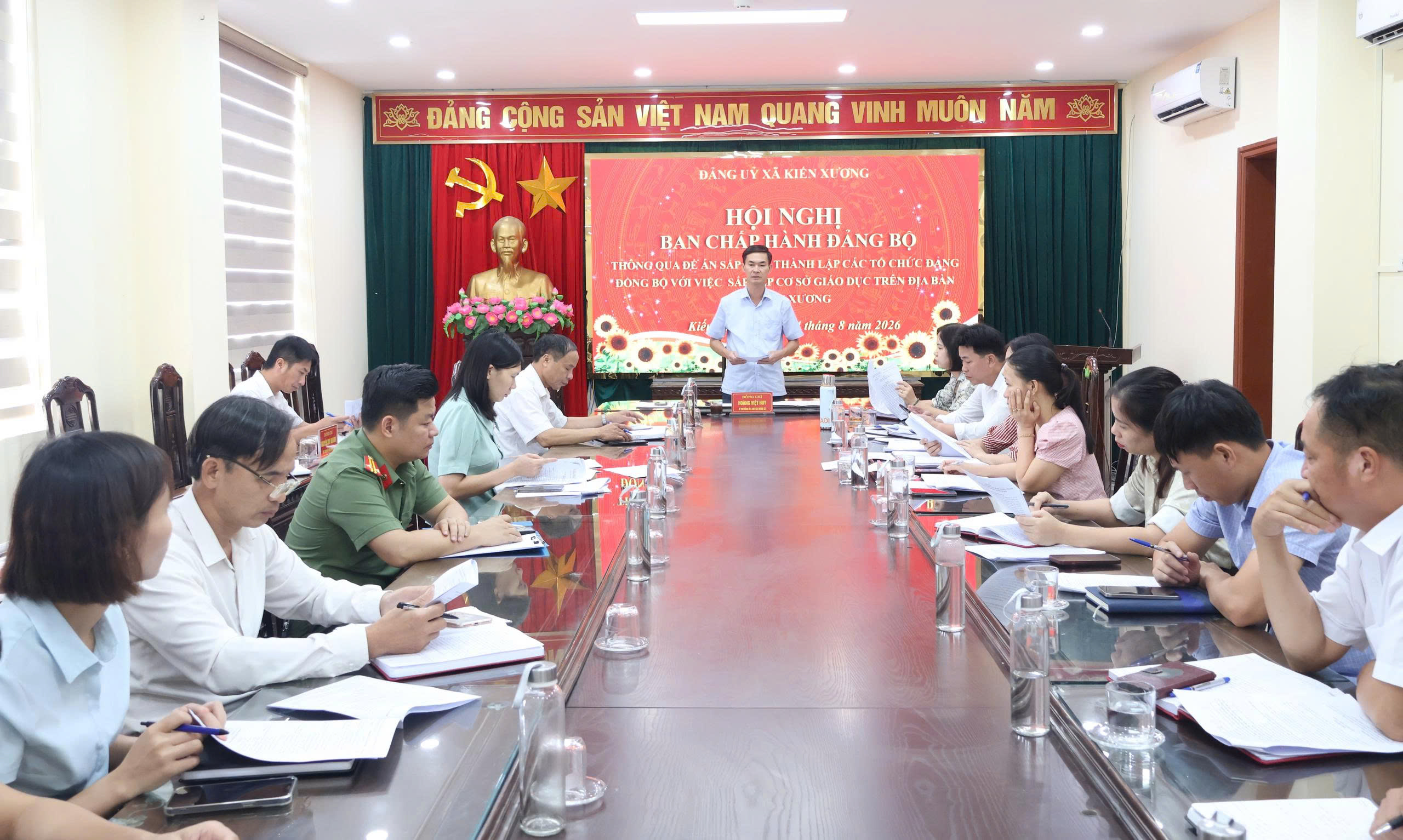 Hội nghị Ban Chấp hành Đảng bộ xã Kiến Xương thông qua Đề án sắp xếp tổ chức Đảng sau sắp xếp các cơ sở giáo dục