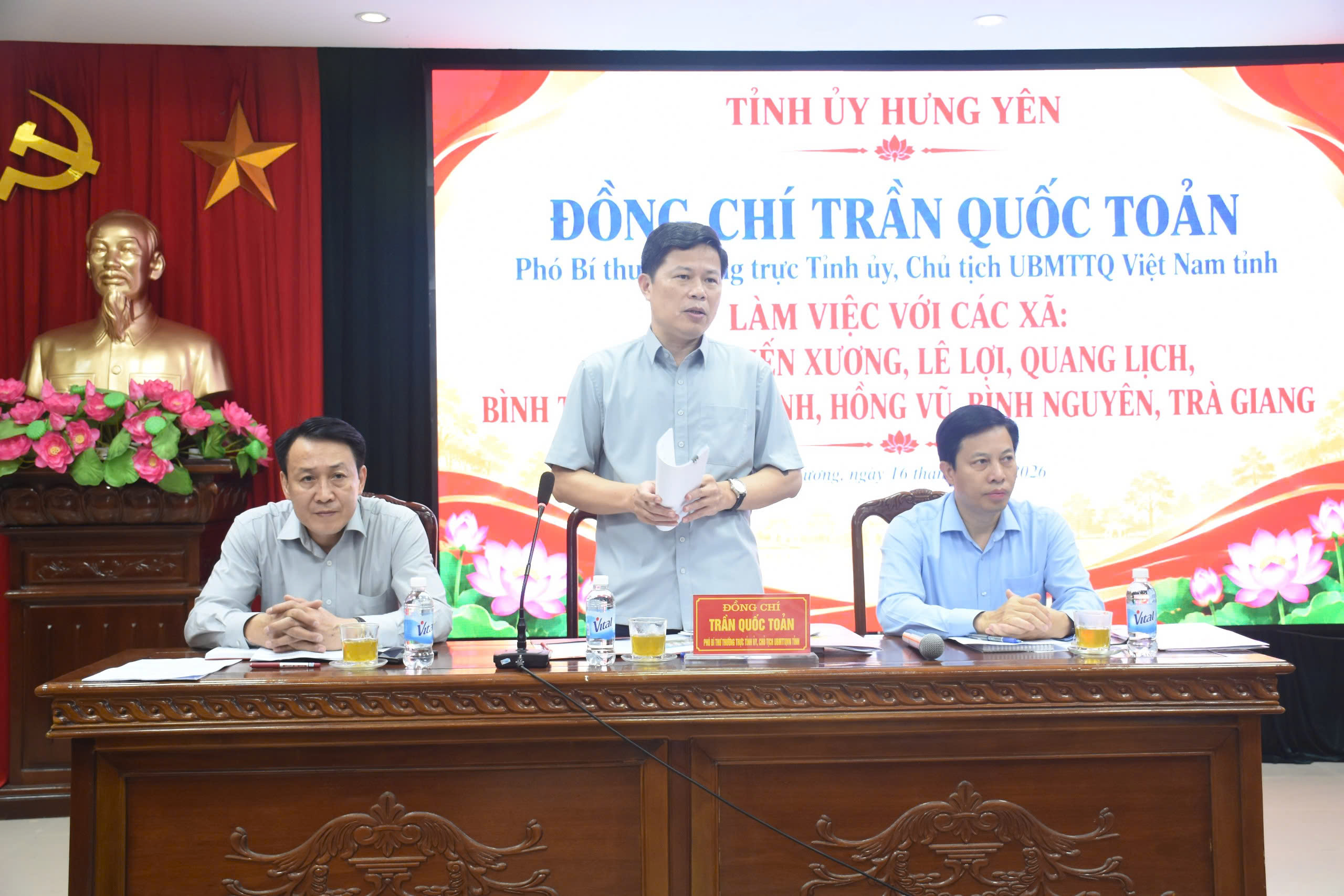 Đồng chí Trần Quốc Toản, Phó Bí thư thường trực Tỉnh uỷ, Chủ tịch Uỷ ban MTTQ Việt Nam tỉnh làm việc với các xã: Kiến Xương, Lê Lợi, Quang Lịch, Vũ Quý, Bình Thanh, Bình Định, Hồng Vũ, Bình Nguyên, Trà Giang