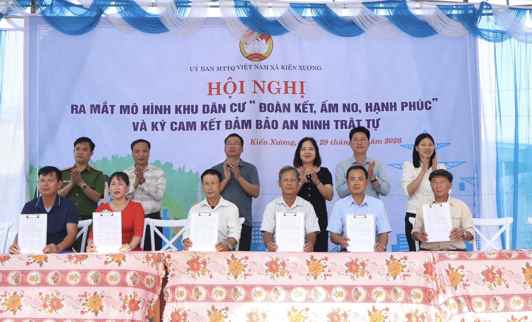 Ra mắt mô hình khu dân cư “Đoàn kết, ấm no, hạnh phúc” và ký cam kết bảo đảm an ninh trật tự tại thôn Kim Thịnh