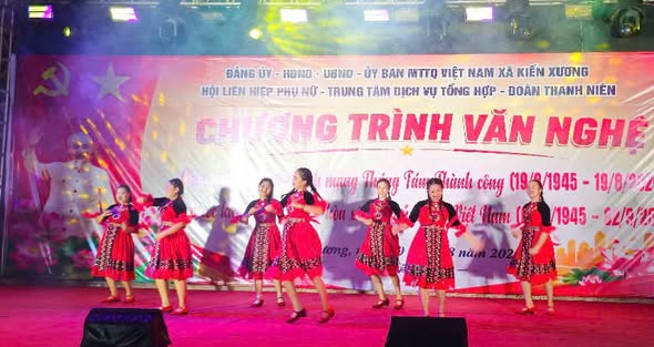 Kiến Xương: Sôi nổi chương trình văn nghệ chào mừng 81 năm Cách mạng Tháng Tám và Quốc khánh 2/9
