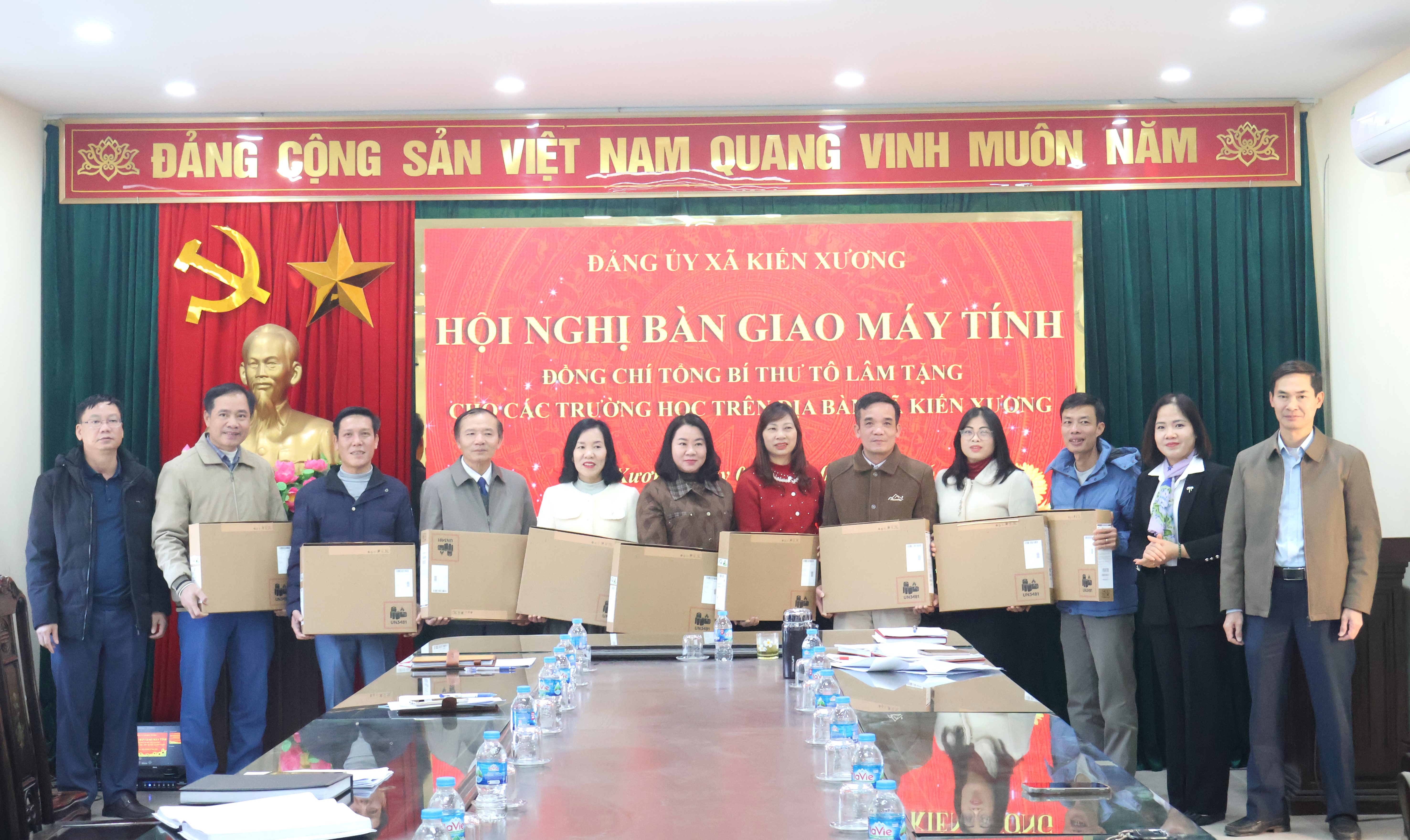 Hội nghị bàn giao máy tính của Tổng Bí thư Tô Lâm tặng các trường học trên địa bàn xã Kiến Xương
