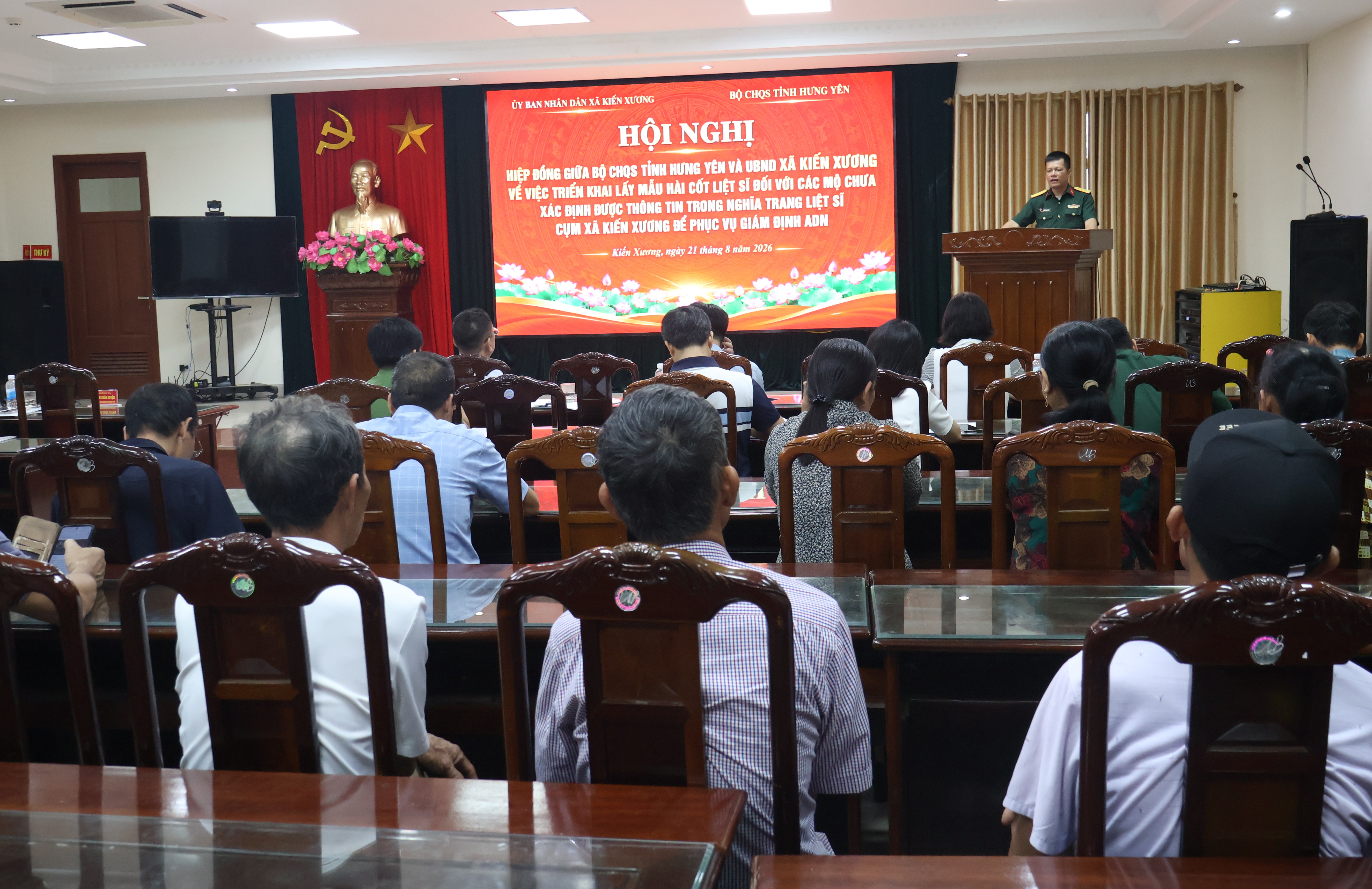 Xã Kiến Xương hiệp đồng triển khai lấy mẫu hài cốt liệt sĩ chưa xác định được thông tin phục vụ giám định ADN