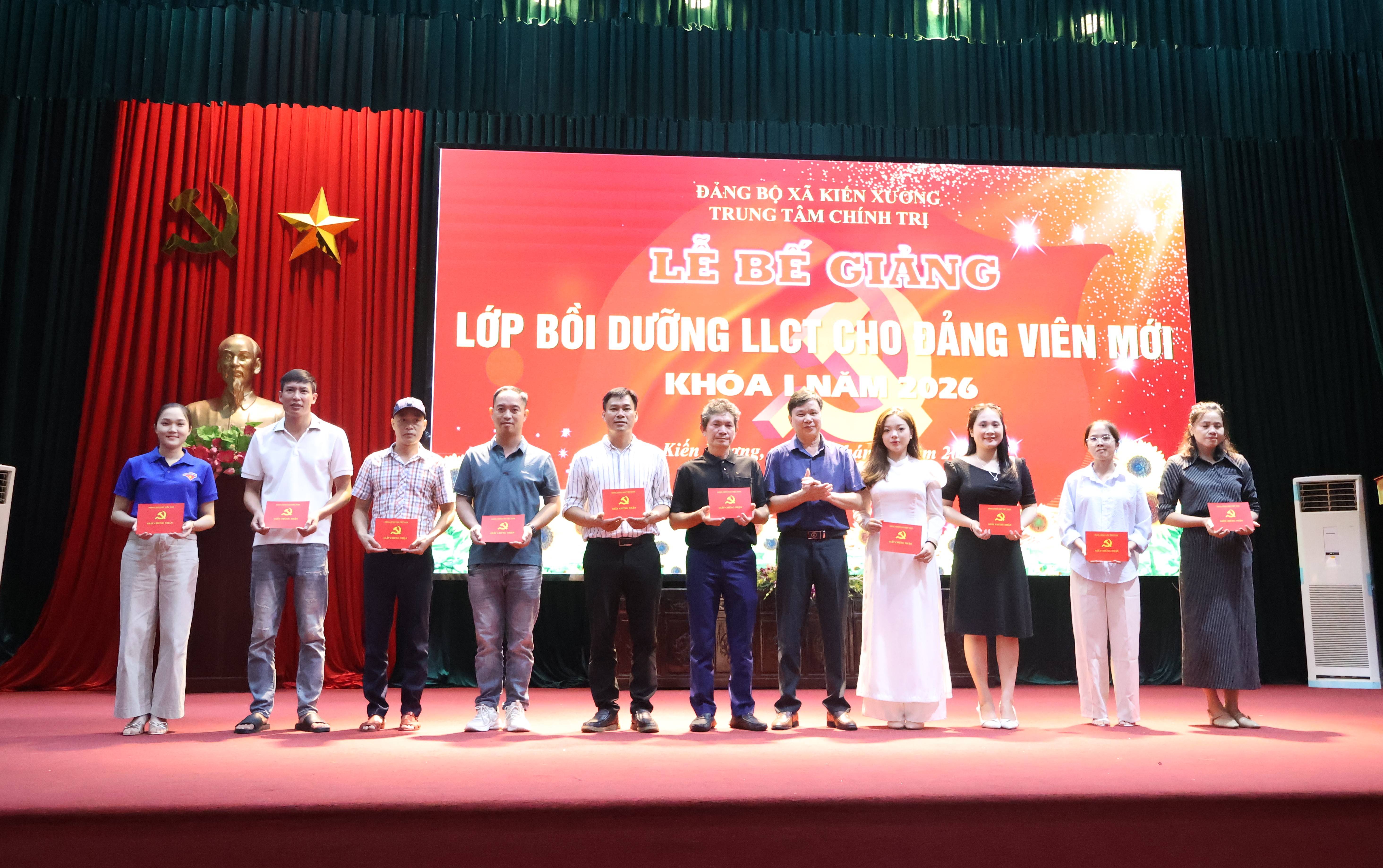 Lễ bế giảng Lớp bồi dưỡng lý luận chính trị dành cho đảng viên mới khóa I năm 2026