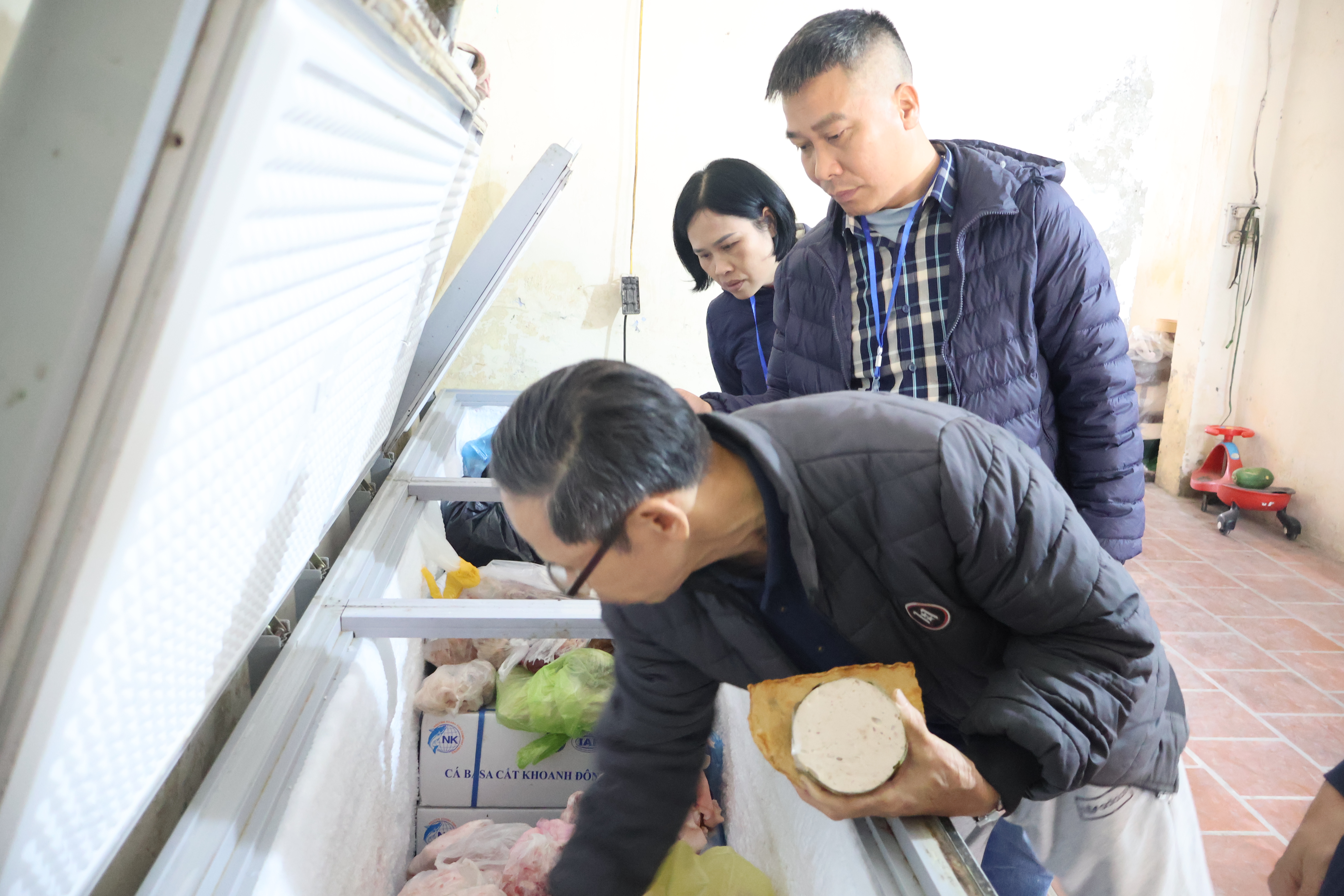 Xã Kiến Xương tăng cường kiểm tra, bảo đảm an toàn thực phẩm tại bếp ăn tập thể và trường học
