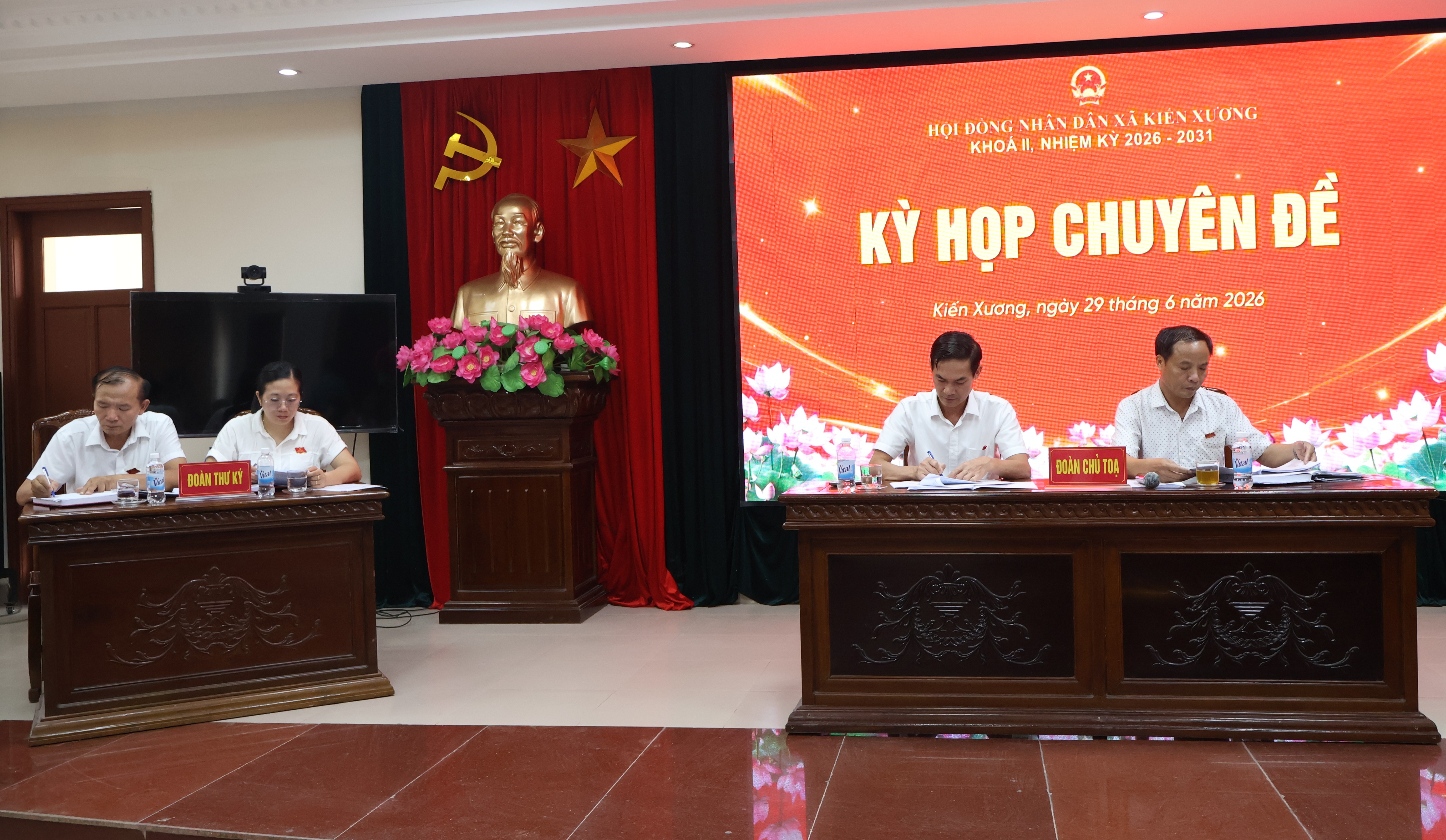 HĐND xã Kiến Xương khoá II tổ chức kỳ họp chuyên đề thông qua đề án sắp xếp, tổ chức lại thôn trên địa bàn xã