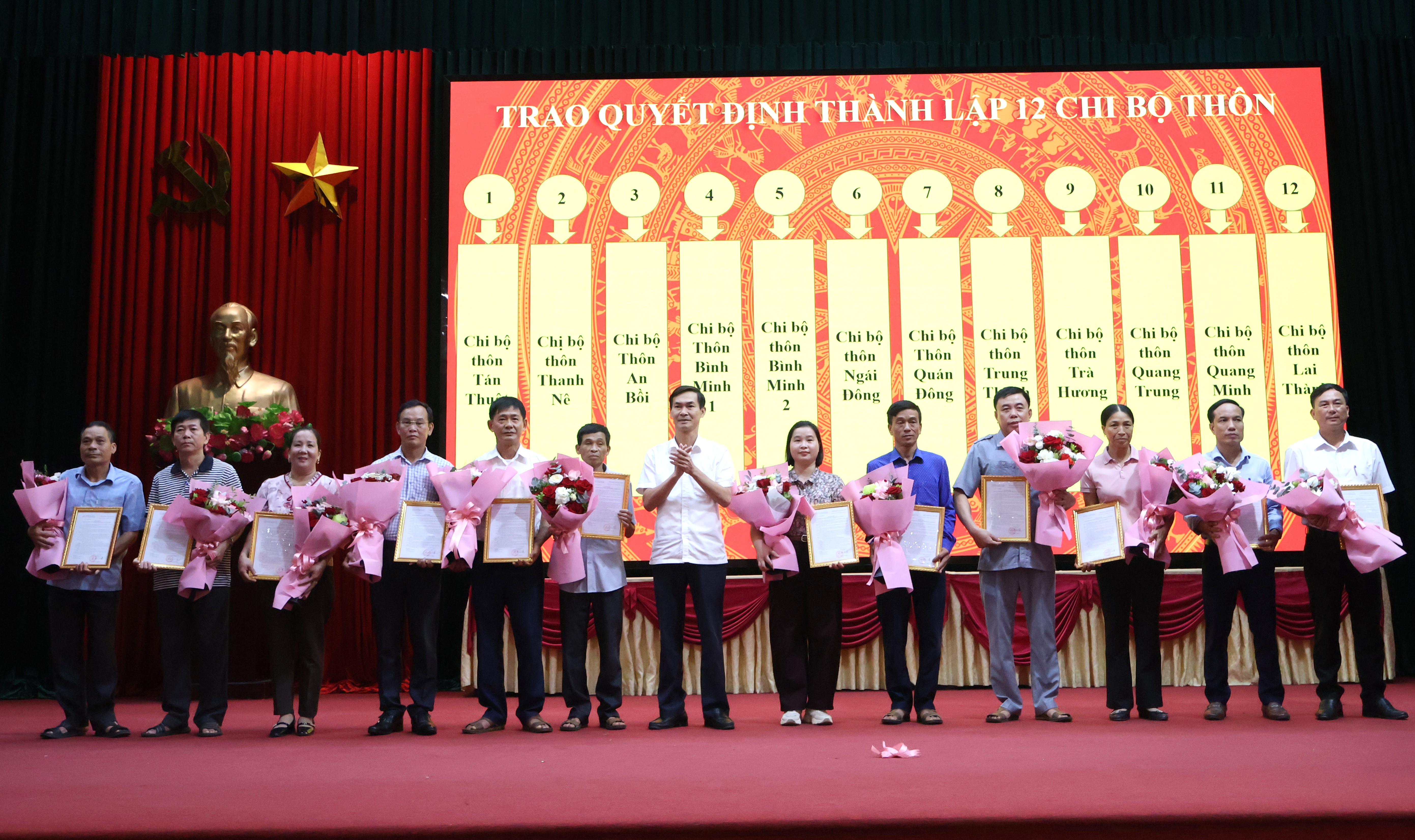 Xã Kiến Xương sơ kết công tác 6 tháng đầu năm và Công bố nghị quyết về sắp xếp, tổ chức lại thôn trên địa bàn xã