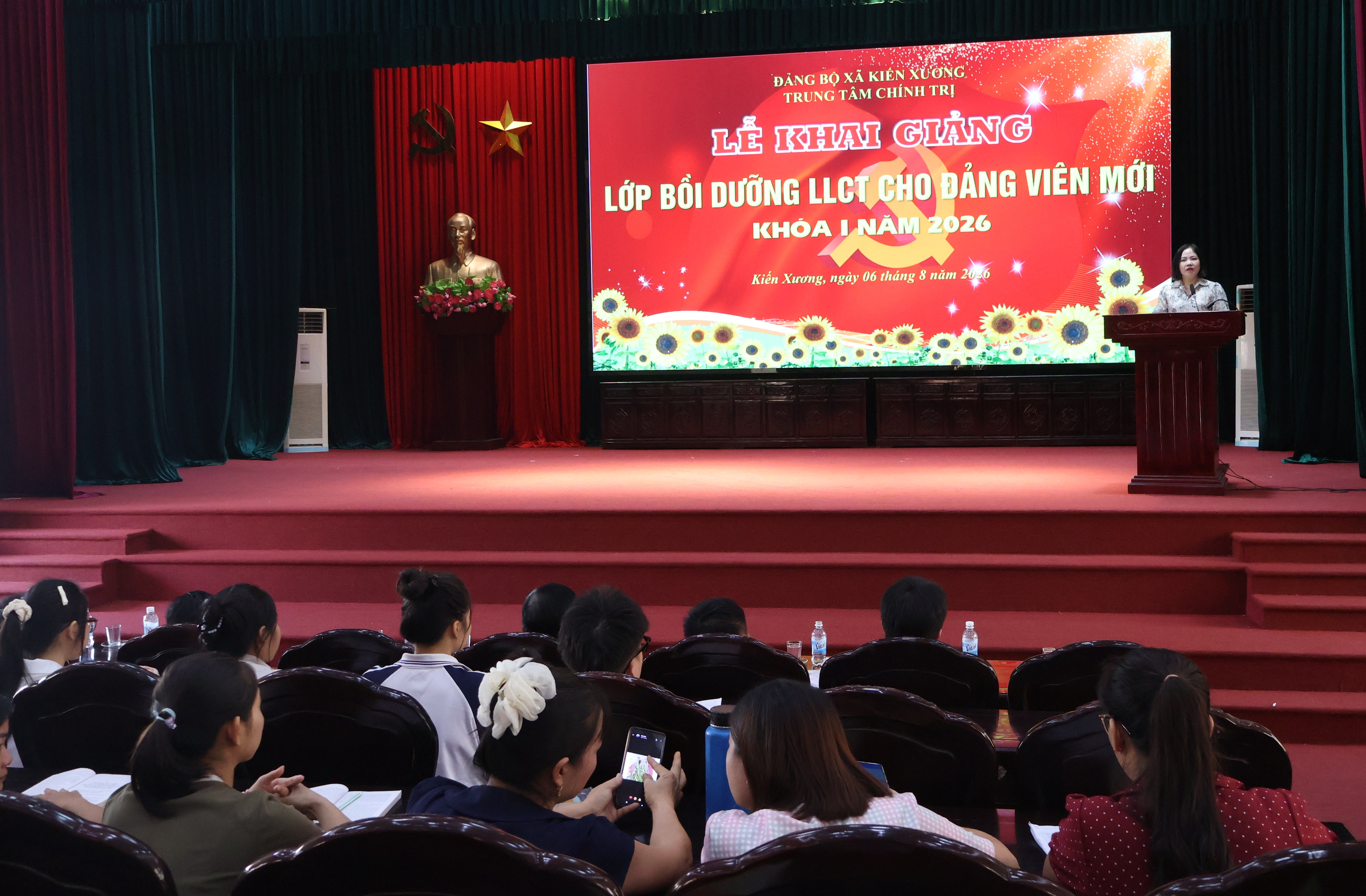 Khai giảng lớp bồi dưỡng lý luận chính trị cho đảng viên mới khóa I năm 2026