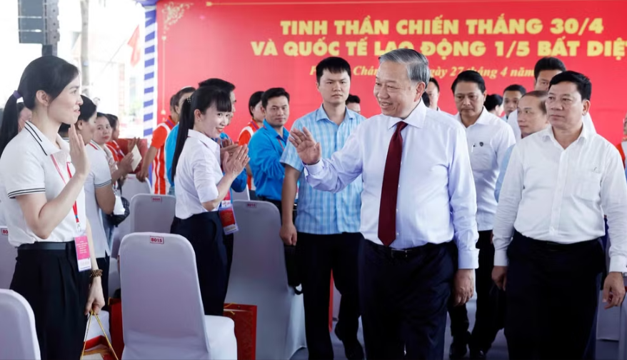 Tiếp tục coi việc chăm lo đời sống người lao động là một nhiệm vụ chính trị quan trọng