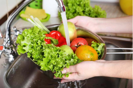 Nguy cơ ngộ độc thực phẩm do sử dụng thực phẩm tái, sống, đặc biệt là tiết canh trong mùa hè