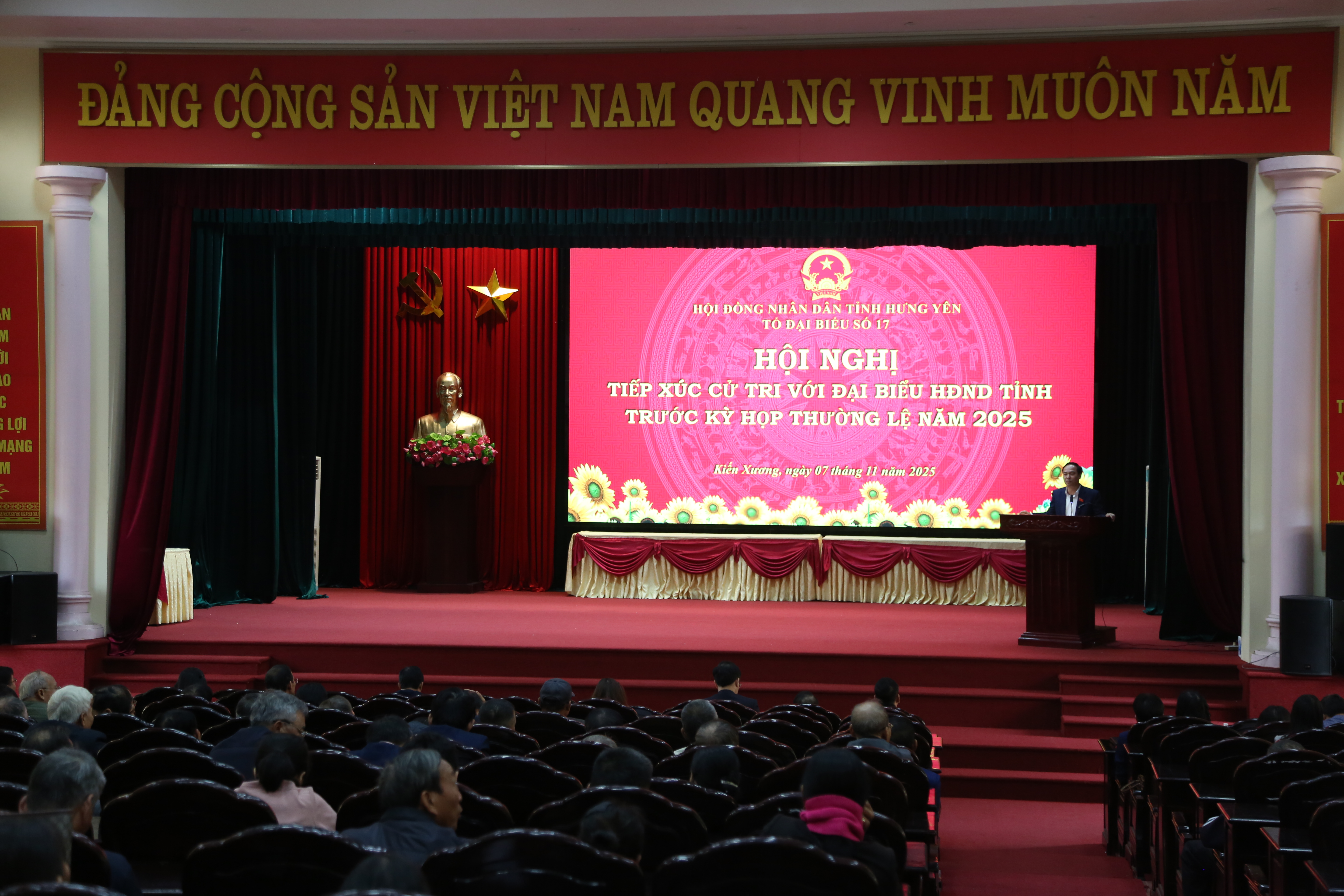 Tổ đại biểu số 17 Hội đồng nhân dân tỉnh Hưng Yên tiếp xúc cử tri trước kỳ họp cuối năm 2025 tại xã Kiến Xương