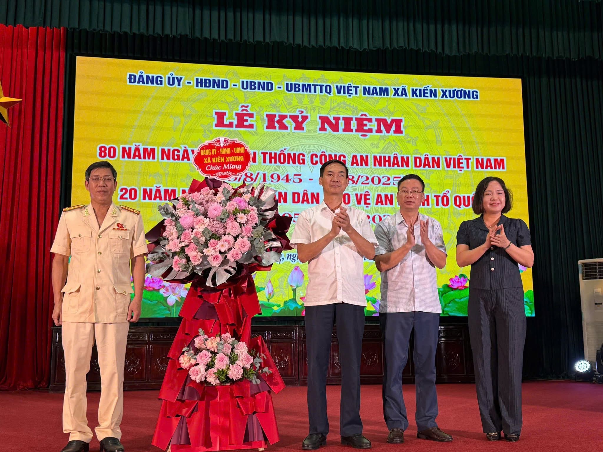 Xã Kiến Xương tổ chức lễ kỷ niệm 80 năm ngày truyền thống Công an nhân dân Việt Nam và 20 năm ngày hội Toàn dân bảo vệ An ninh Tổ quốc