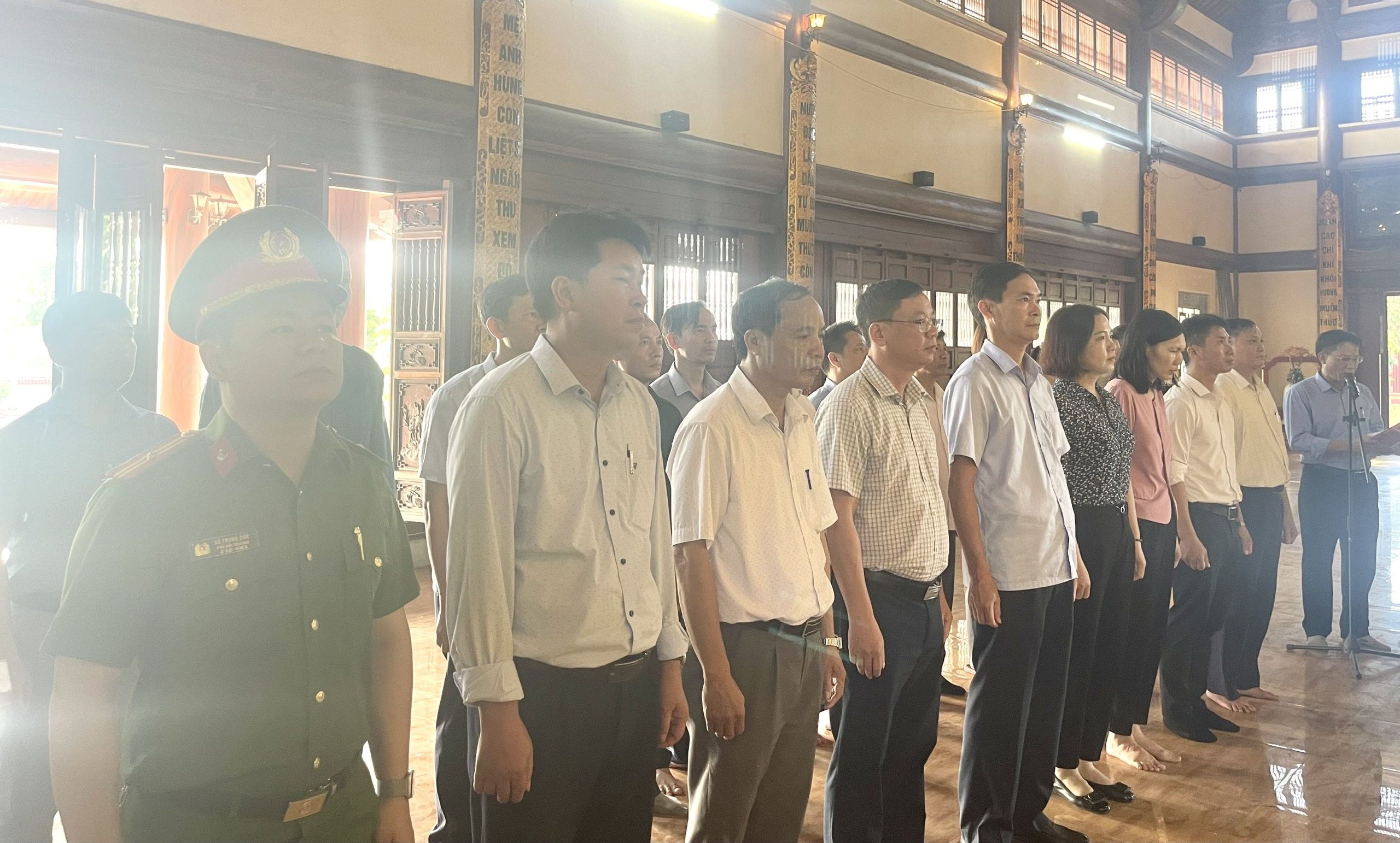 Xã Kiến Xương dâng hương tưởng niệm chủ tịch Hồ Chí Minh và các anh hùng liệt sĩ