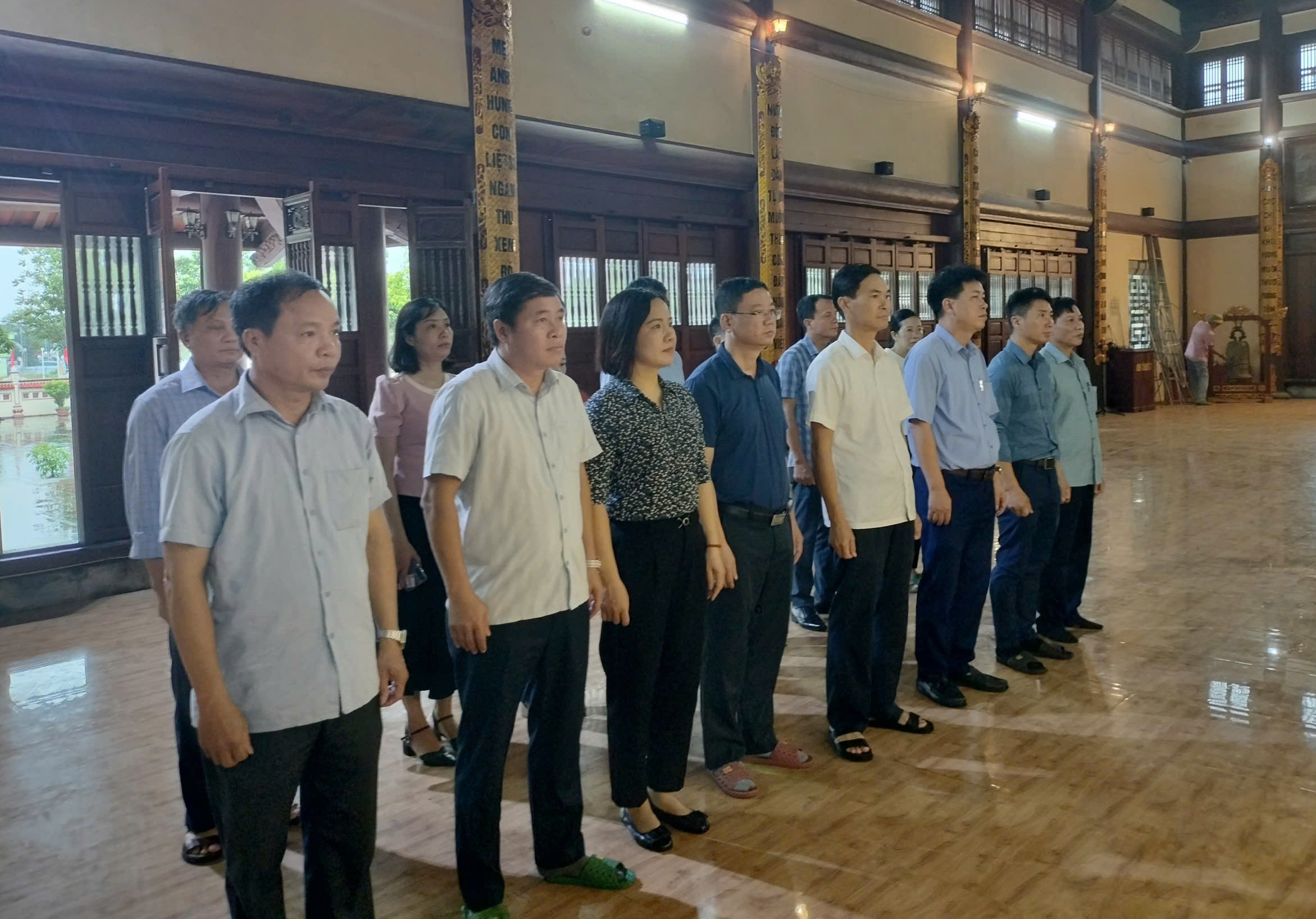 Xã Kiến Xương: Dâng hương tưởng niệm Chủ tịch Hồ Chí Minh và các anh hùng liệt sĩ nhân dịp Đại hội MTTQ Việt Nam xã
