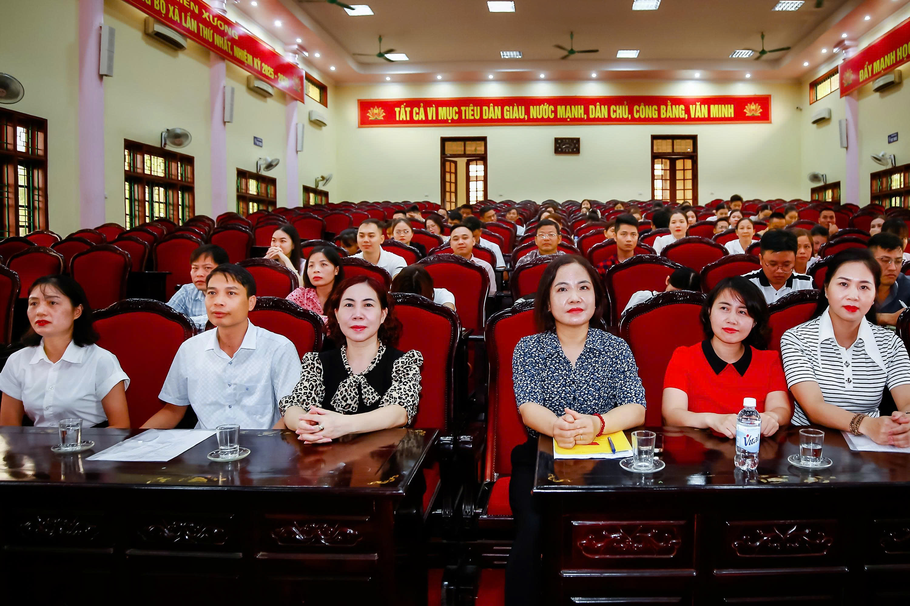 Khai giảng lớp bồi dưỡng lý luận chính trị cho đảng viên mới