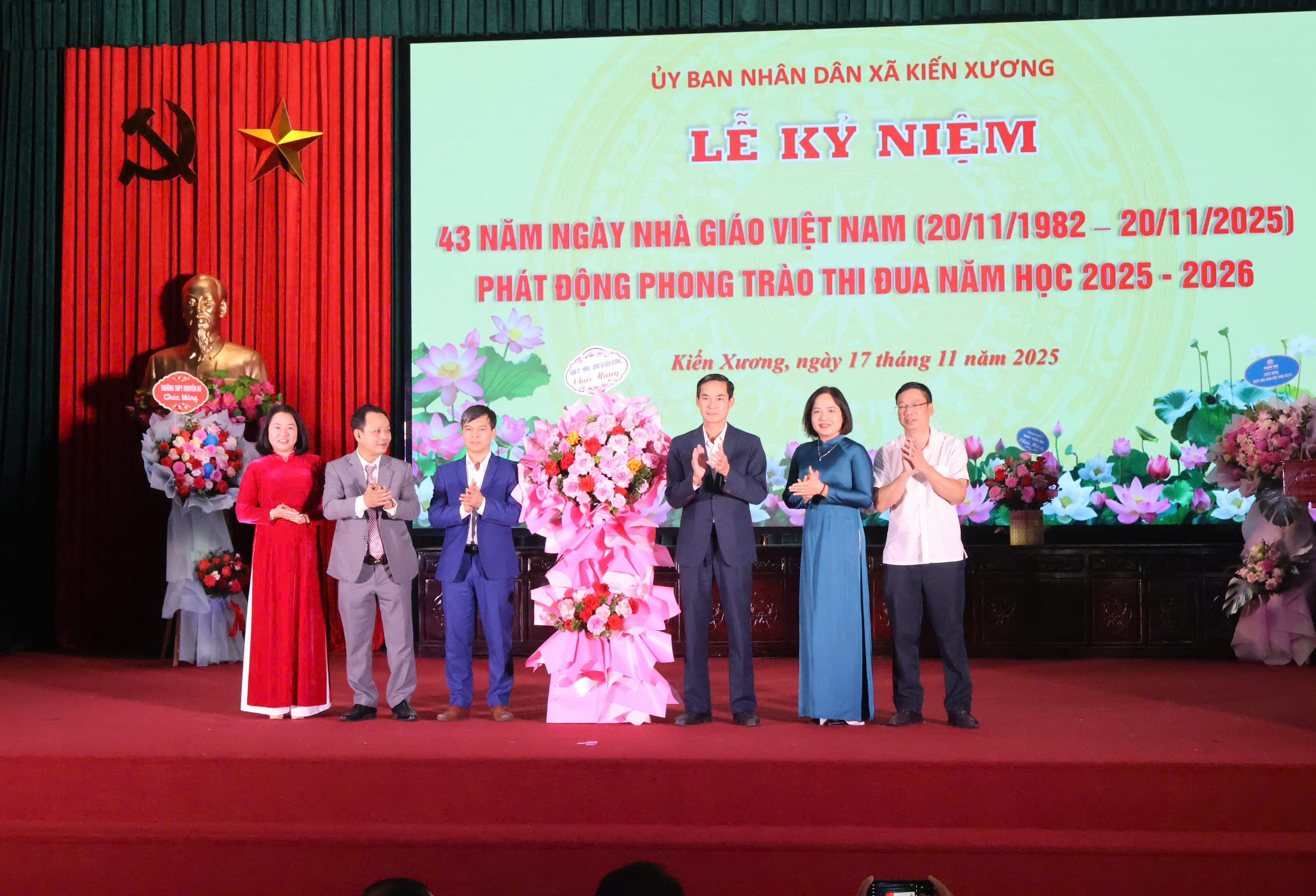 Lễ kỷ niệm 43 năm ngày Nhà giáo Việt Nam và phát động phong trào thi đua năm học 2025 - 2026