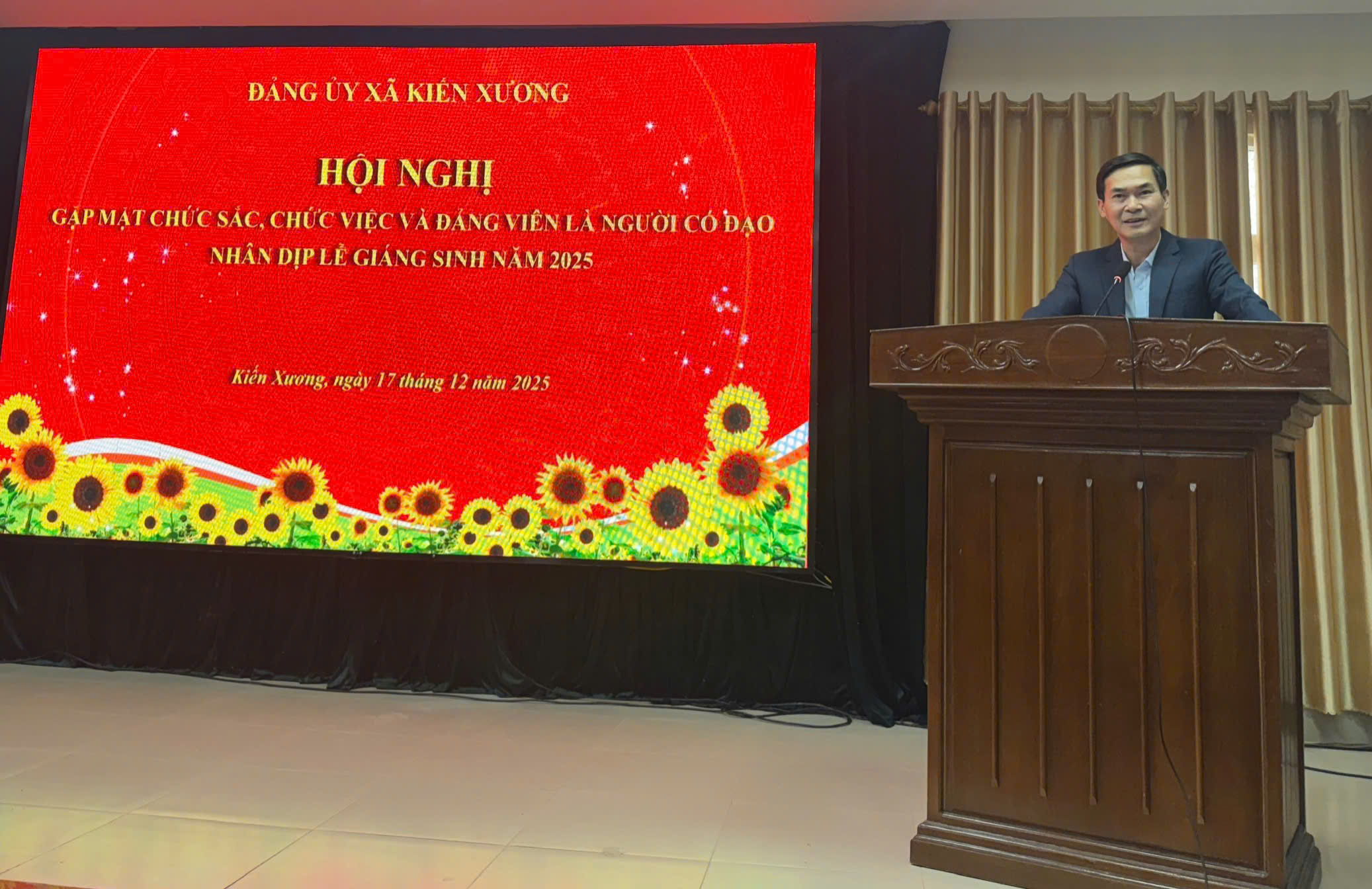 Xã Kiến Xương: Gặp mặt chức sắc, chức việc, đảng viên là người có đạo nhân dịp Lễ Giáng sinh năm 2025