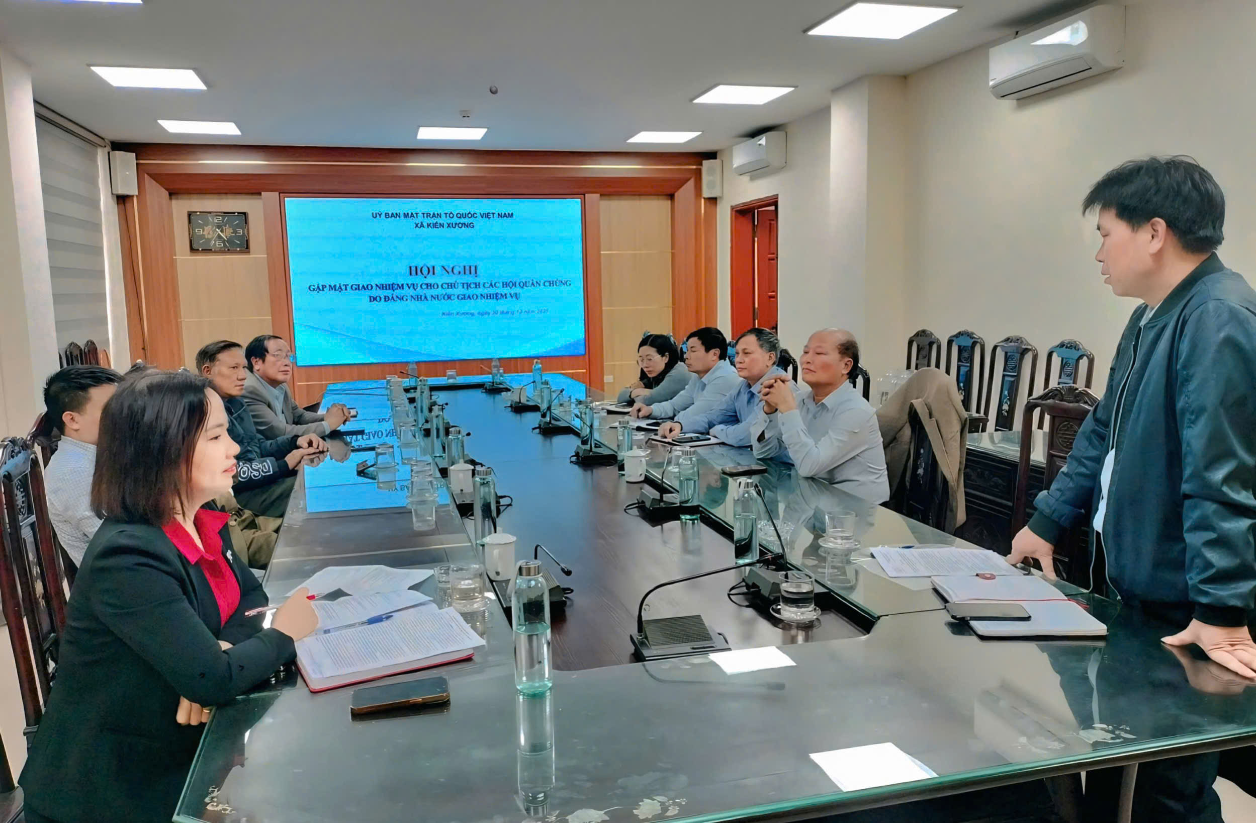 Uỷ ban MTTQ Việt Nam xã Kiến Xương gặp mặt, giao nhiệm vụ cho Chủ  tịch các hội quần chúng