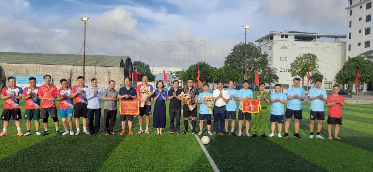 Giao lưu bóng đá chào mừng kỷ niệm 136 năm ngày sinh Chủ tịch Hồ Chí Minh và Ngày Khoa học và công nghệ Việt Nam 18/5