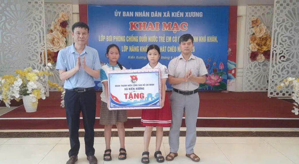 Khai mạc lớp bơi phòng chống đuối nước cho trẻ em có hoàn cảnh khó khăn và lớp năng khiếu múa hát chèo năm 2026