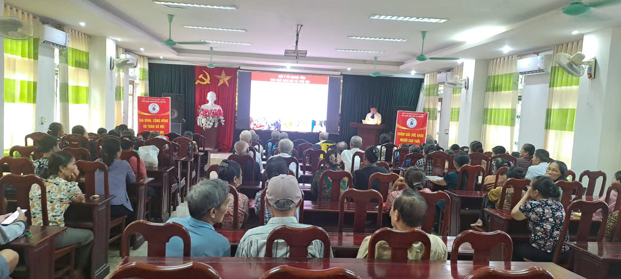Hội nghị truyền thông chăm sóc sức khoẻ người cao tuổi