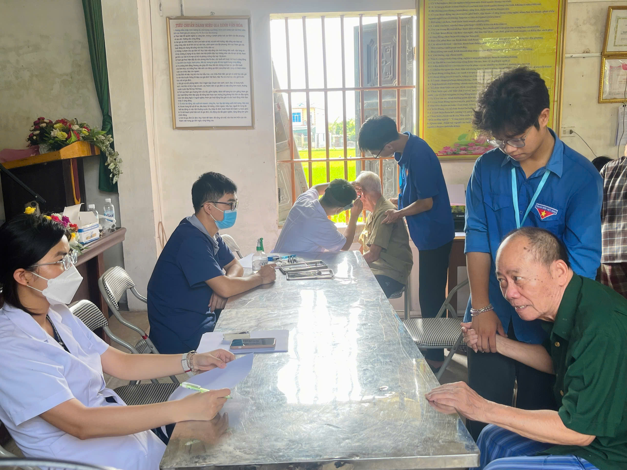 Bệnh viện Đa khoa Kiến Xương khám sức khỏe, cấp phát thuốc miễn phí cho người có công với cách mạng