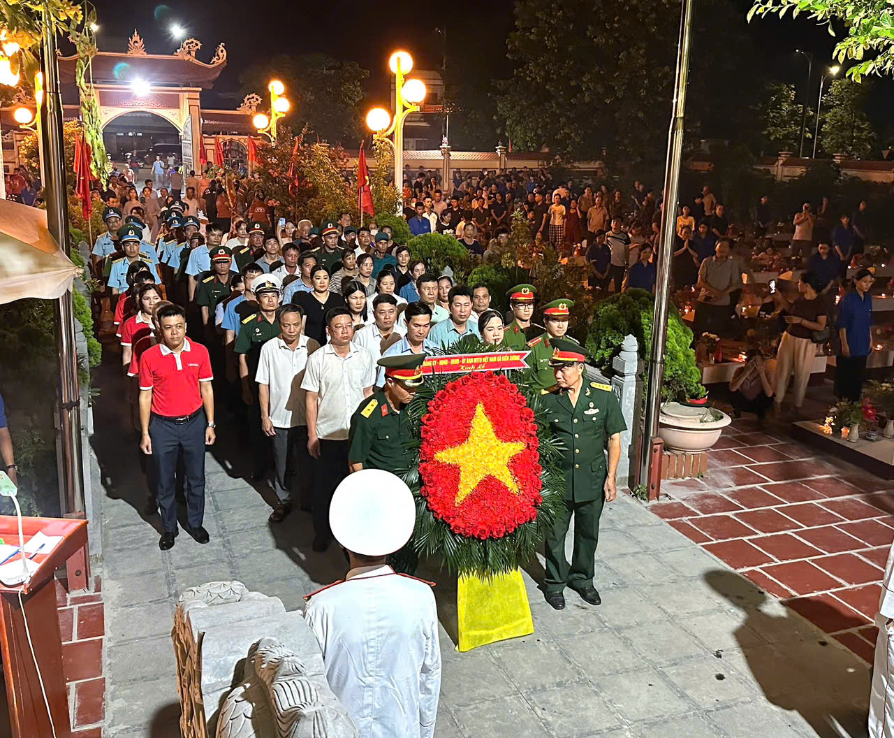 Xã Kiến Xương tổ chức Lễ thắp nến tri ân các Anh hùng liệt sĩ